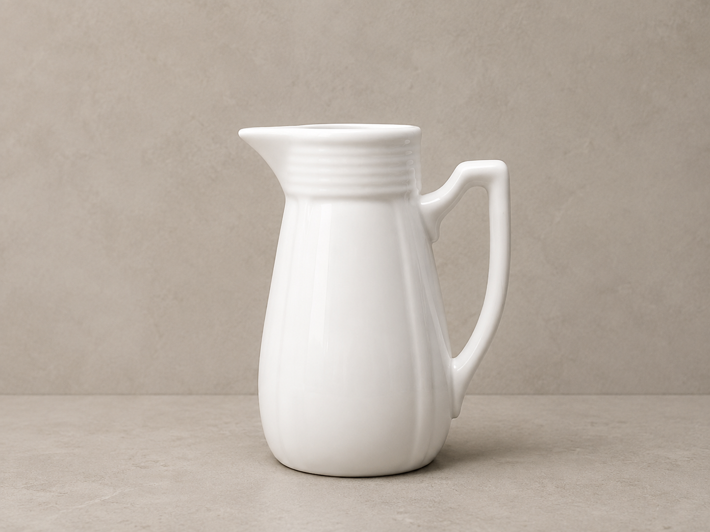 Jarra P/ Vinho 1/2 Litro em porcelana Teixeira, referência 00.07.003