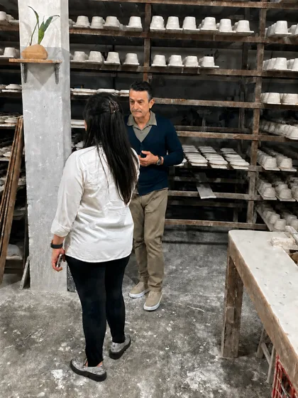 Visita ao acervo de moldes de gesso da fábrica.