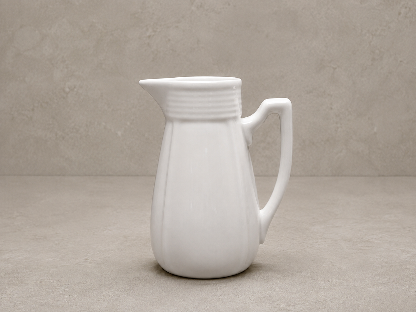Jarra P/ Vinho 1 Litro em porcelana Teixeira, referência 00.07.001