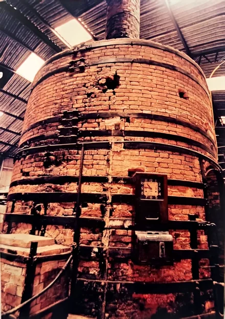 O primeiro forno de tijolos, construído em 1939 e preservado no interior da fábrica